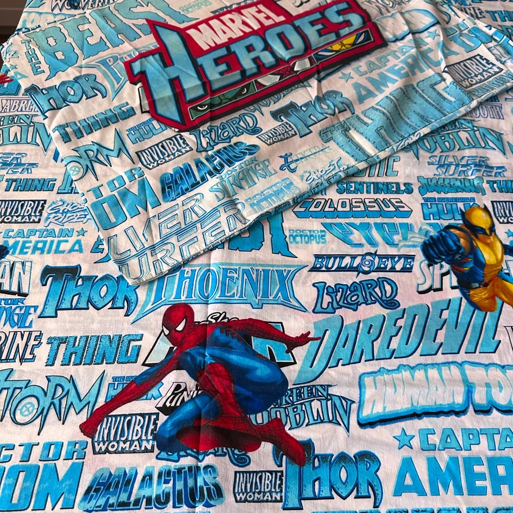 Vintage marvel, twin, flat bedsheet with matching standard pillowcase